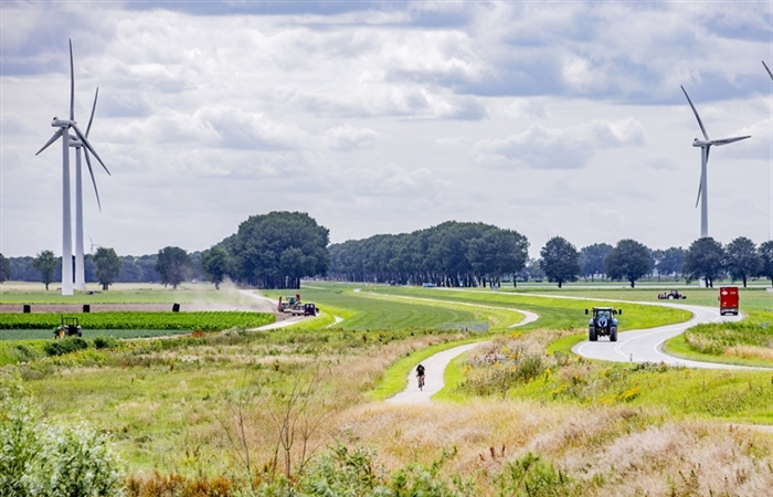 windmolens in agrarisch gebied